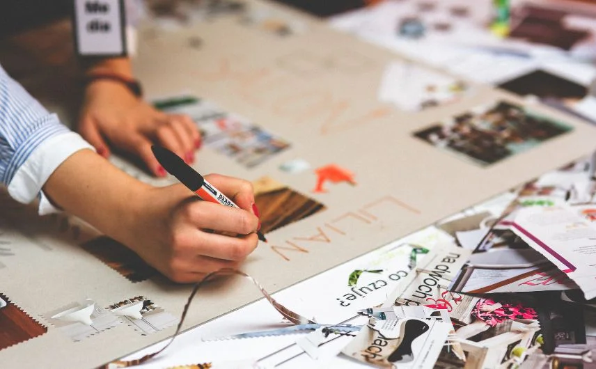 mujer planificando su vida